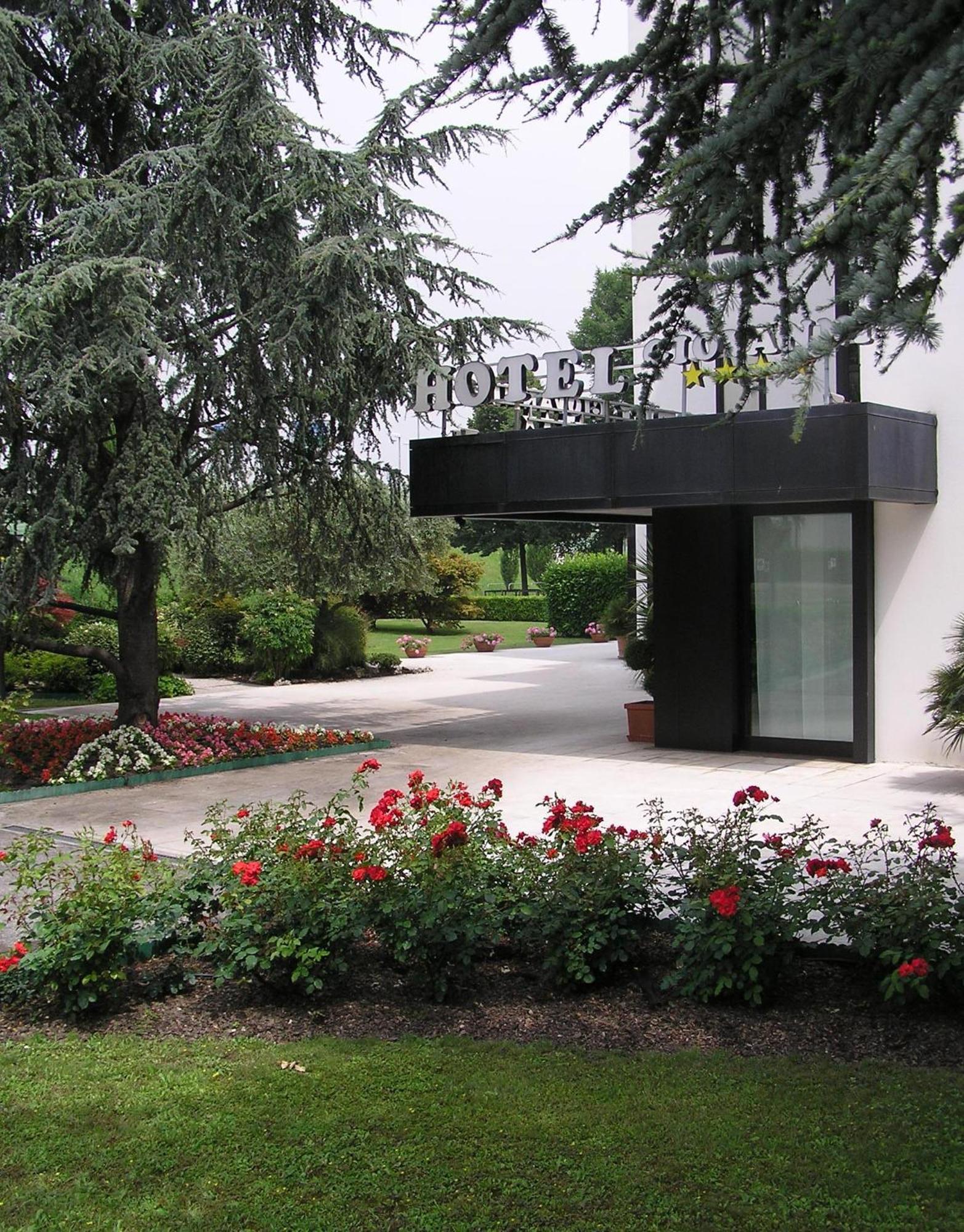 Hotel Giovanni 4*